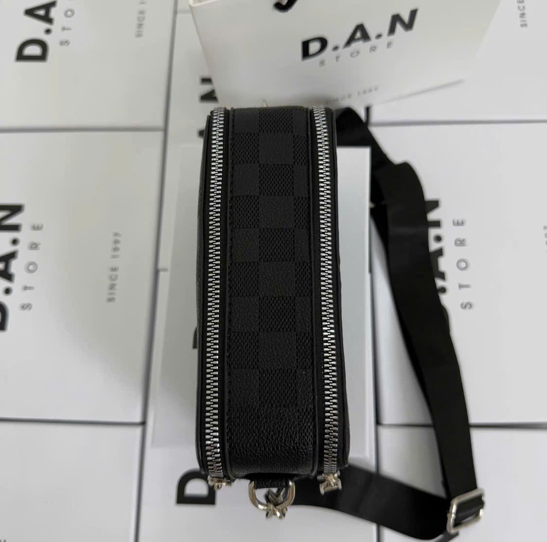 Checked pattern crossbody bag, special edition, code THNT050