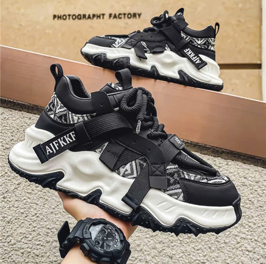 Premium men's flat-soled sneakers, model THNT040