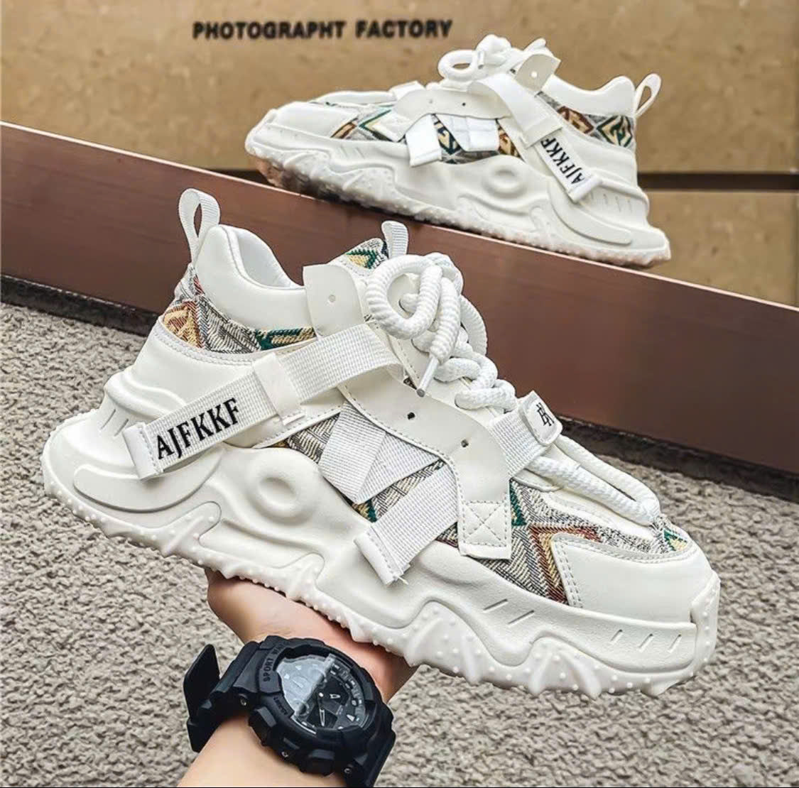 Premium men's flat-soled sneakers, model THNT040