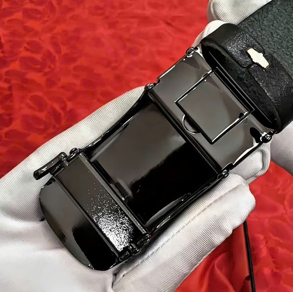 Men's genuine cowhide leather belt with high-quality glossy black alloy buckle, model THNT051