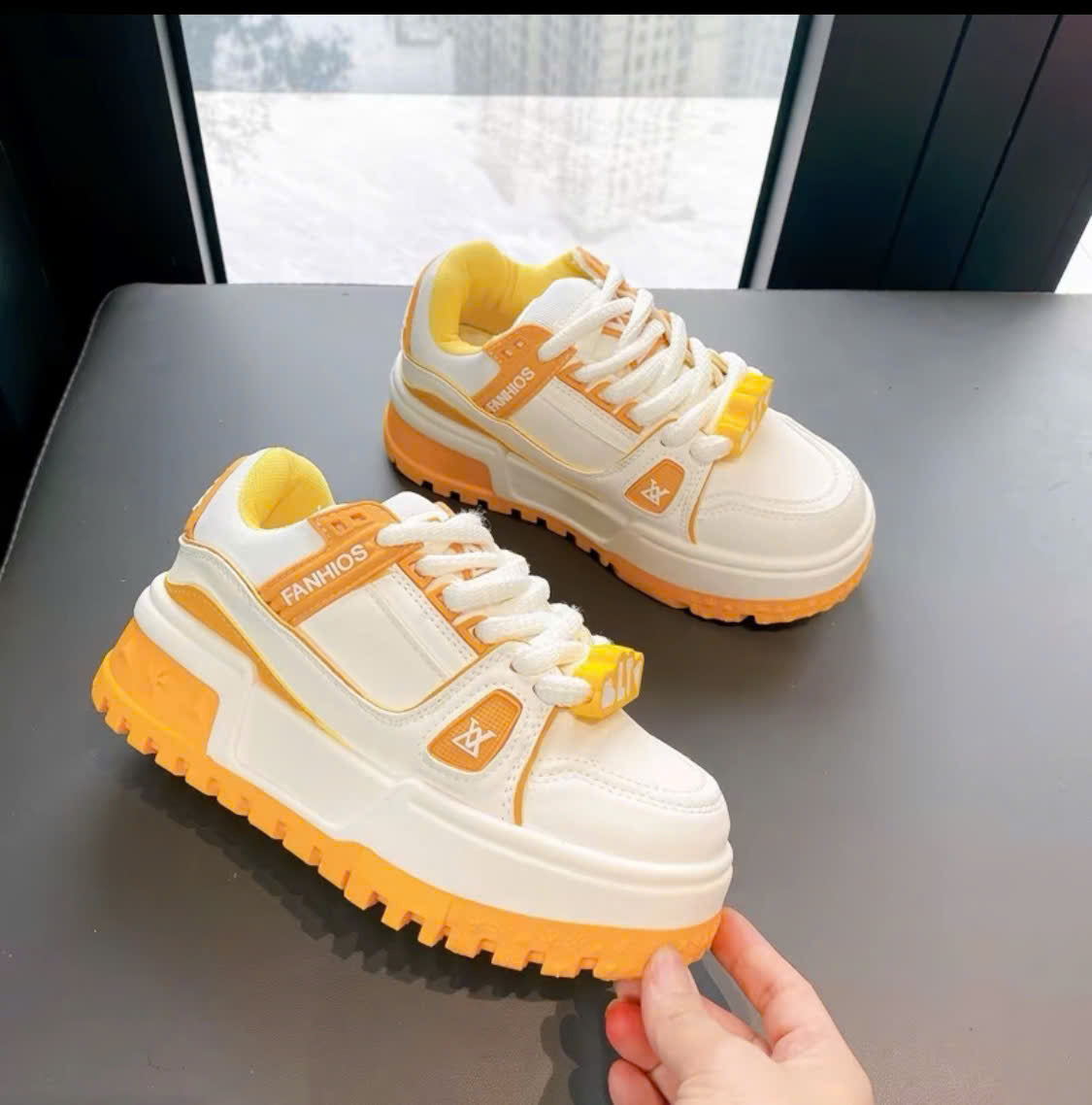 Women's flat-soled sneakers, model THNT021