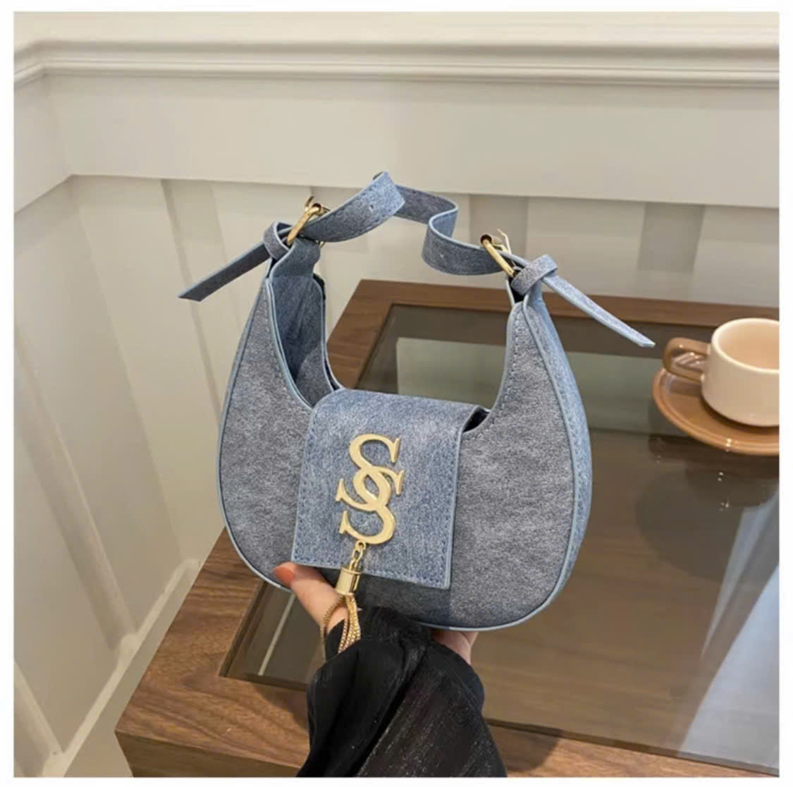 Women's clutch bag, crescent moon shape, Code THNT009