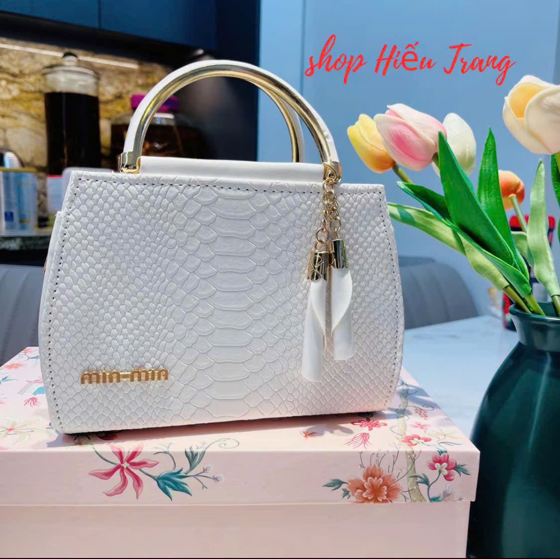 Fashionable women's handbag code THNT008