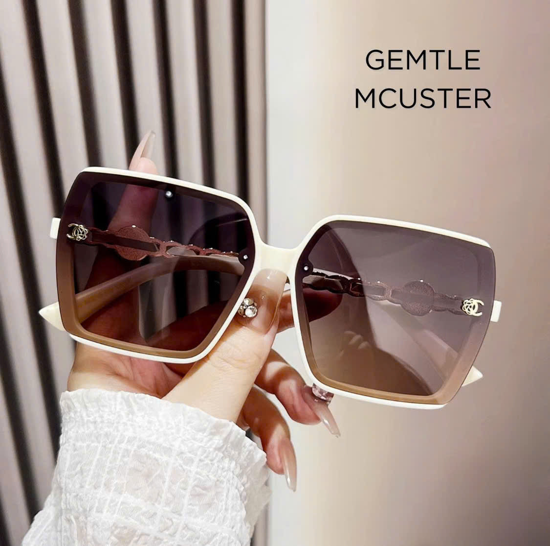 Women's fashion glasses