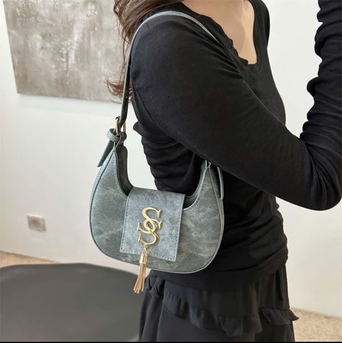 Women's clutch bag, crescent moon shape, Code THNT009