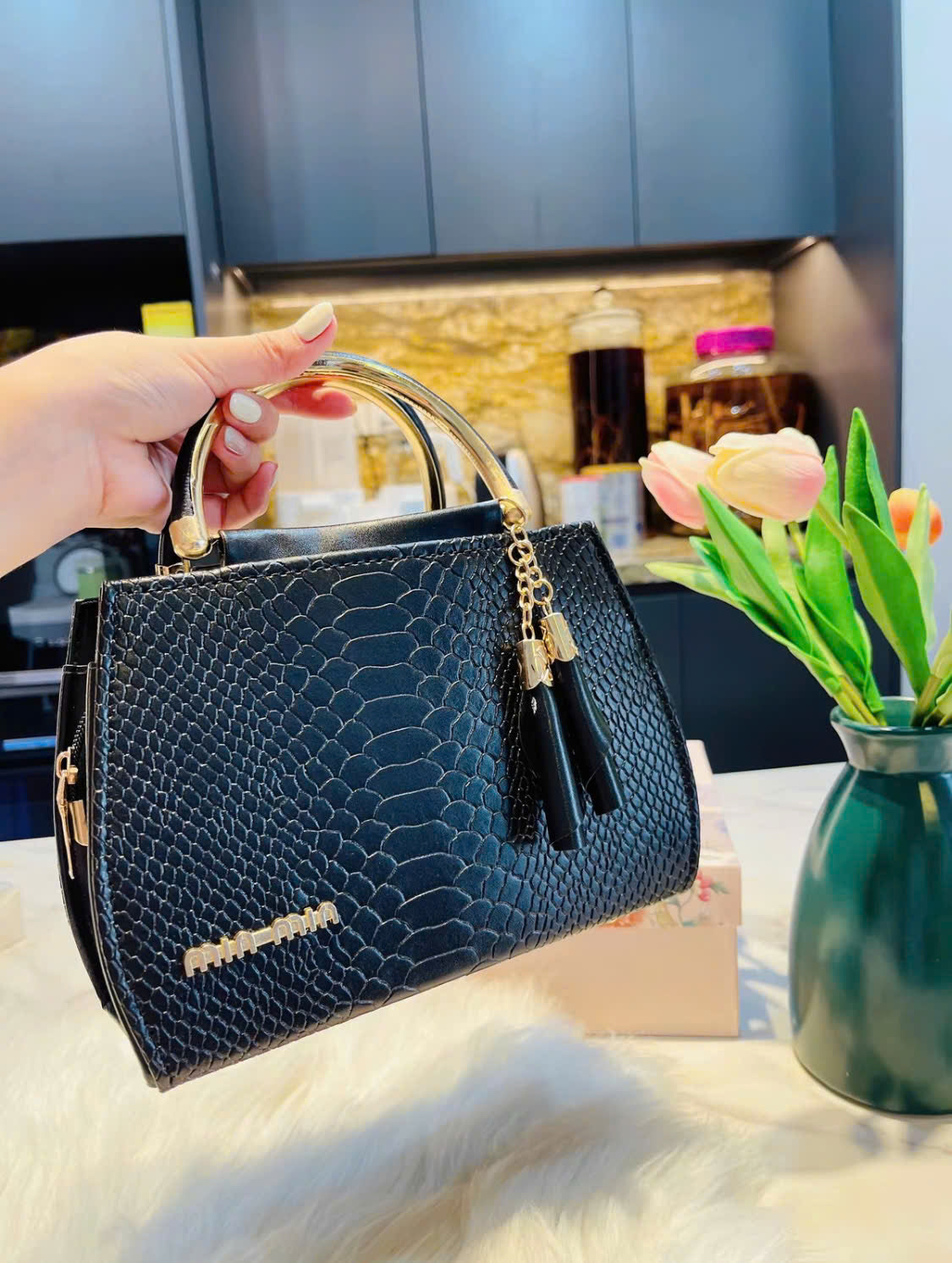 Fashionable women's handbag code THNT008