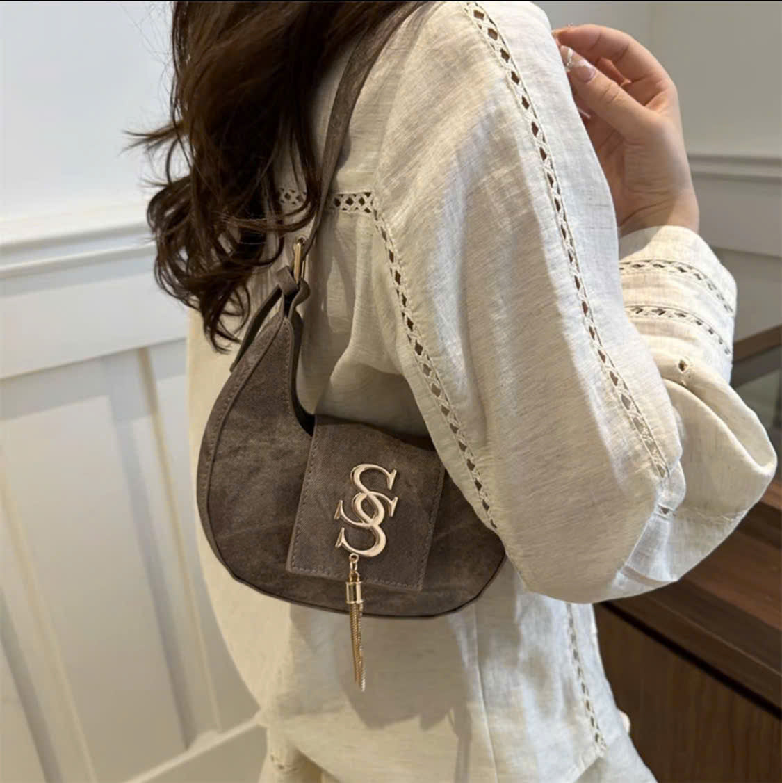 Women's clutch bag, crescent moon shape, Code THNT009