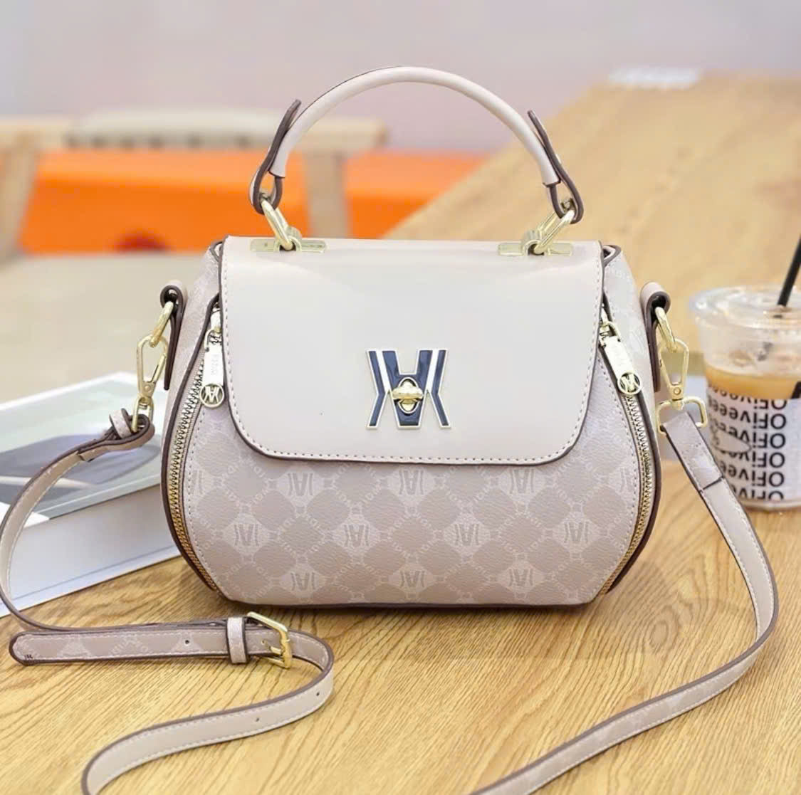 Women's handbag with 2 locks, model THNT019