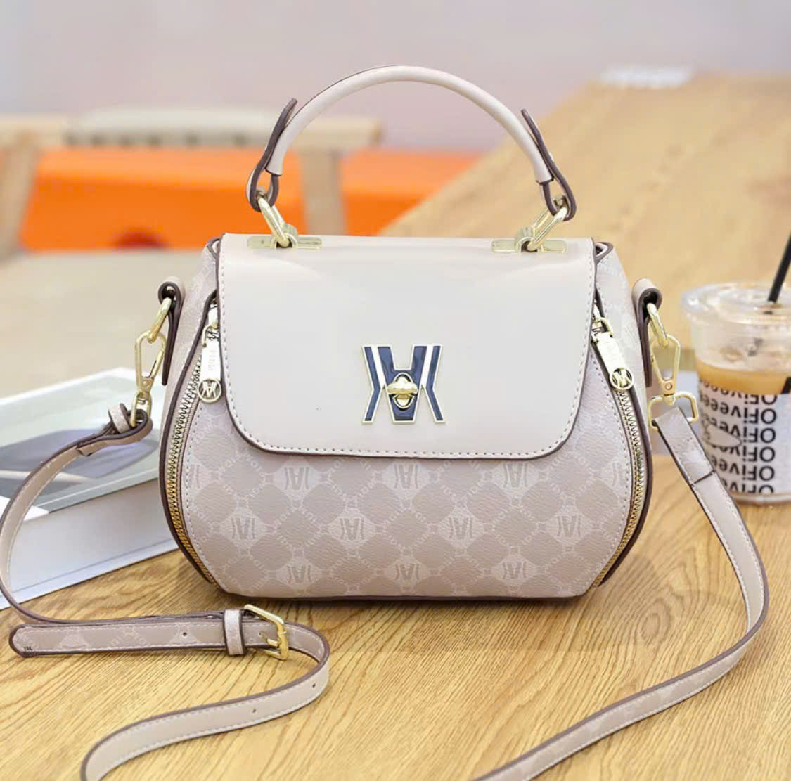 Women's handbag with 2 locks, model THNT019