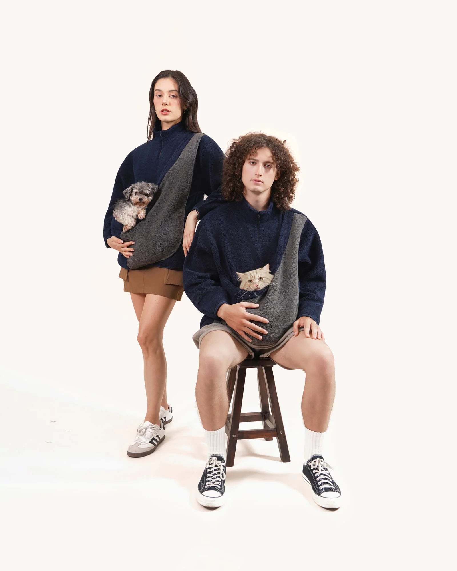 Màu xanh hải quân, Unisex - Áo len nỉ kèm túi kiểu kangaroo để đựng thú cưng.