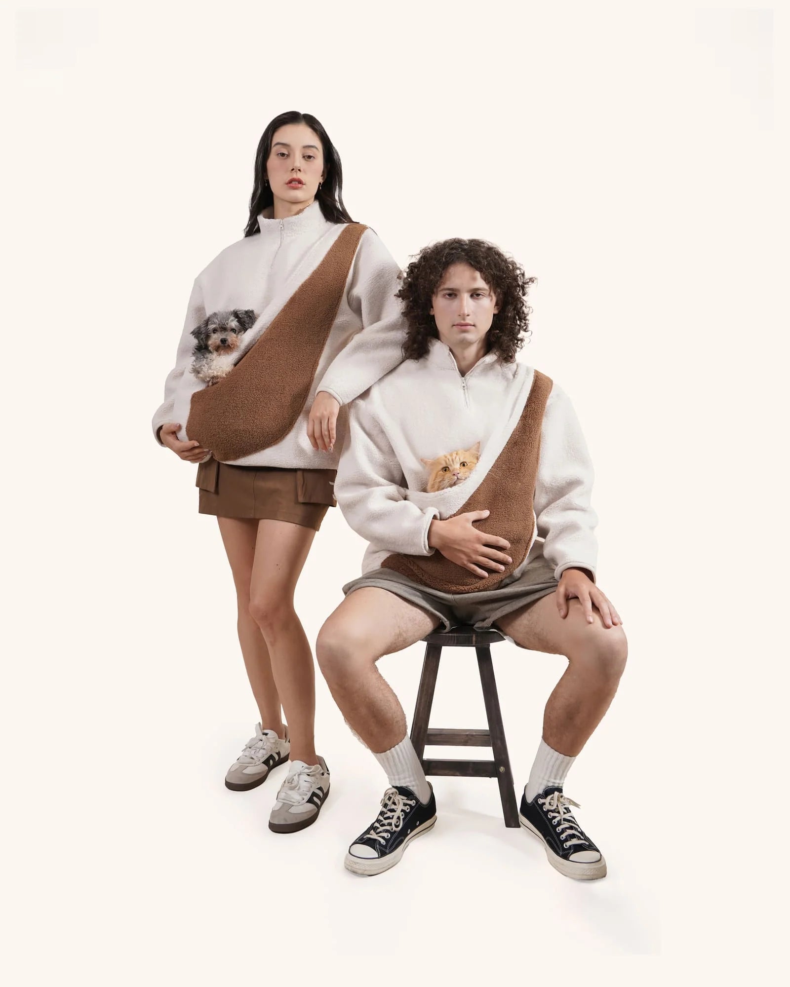 Màu xanh hải quân, Unisex - Áo len nỉ kèm túi kiểu kangaroo để đựng thú cưng.