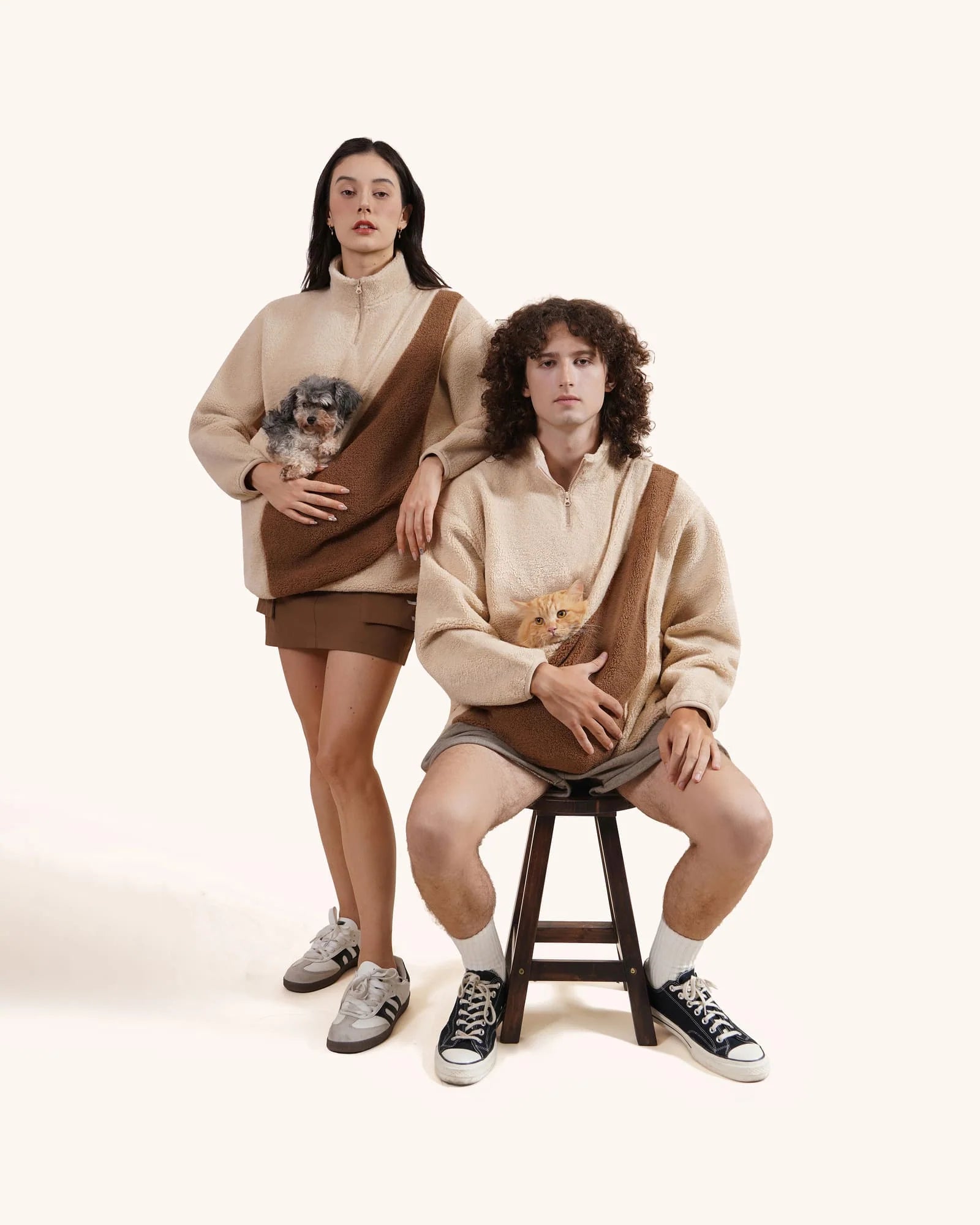 Màu xanh hải quân, Unisex - Áo len nỉ kèm túi kiểu kangaroo để đựng thú cưng.