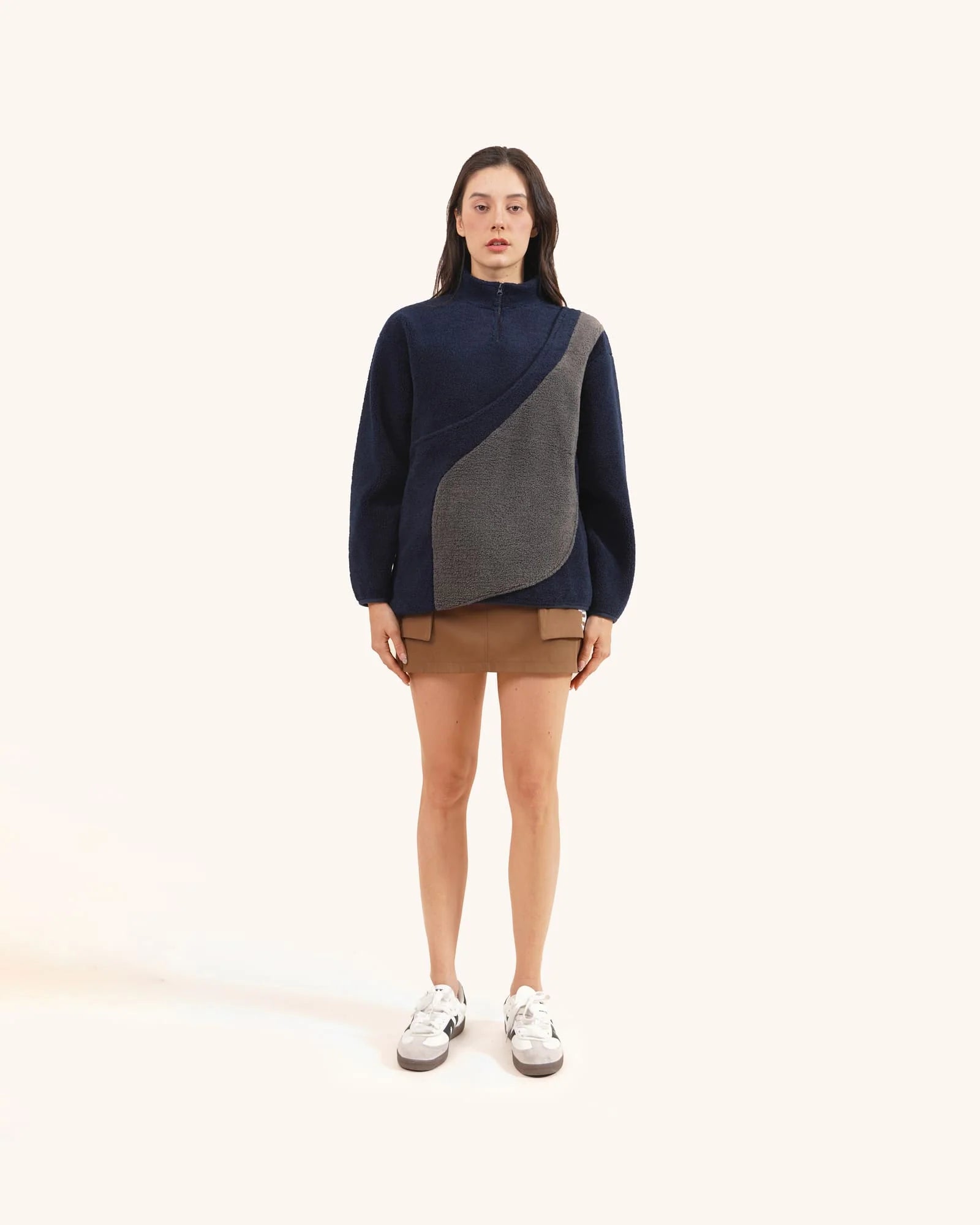 Màu xanh hải quân, Unisex - Áo len nỉ kèm túi kiểu kangaroo để đựng thú cưng.