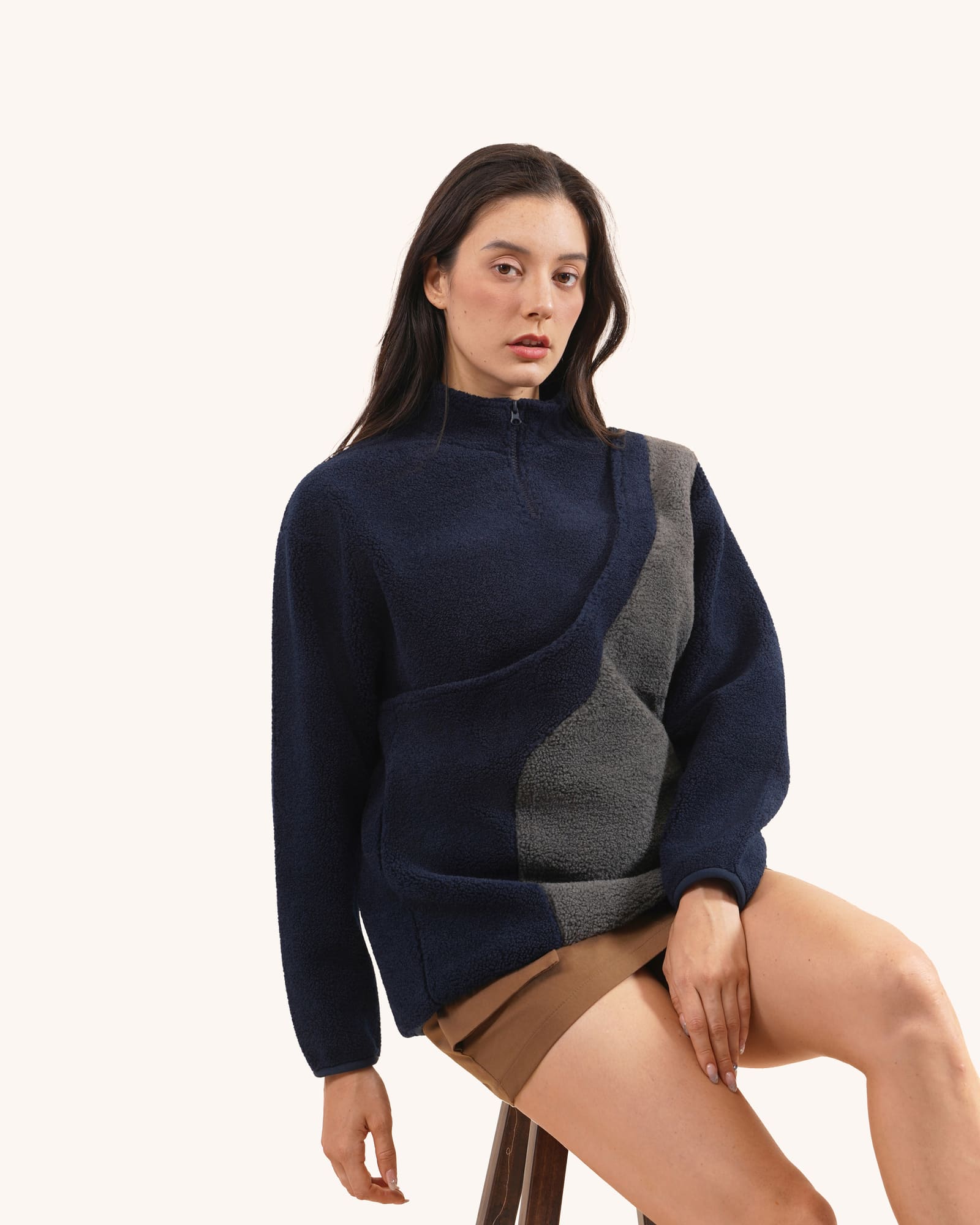 Màu xanh hải quân, Unisex - Áo len nỉ kèm túi kiểu kangaroo để đựng thú cưng.