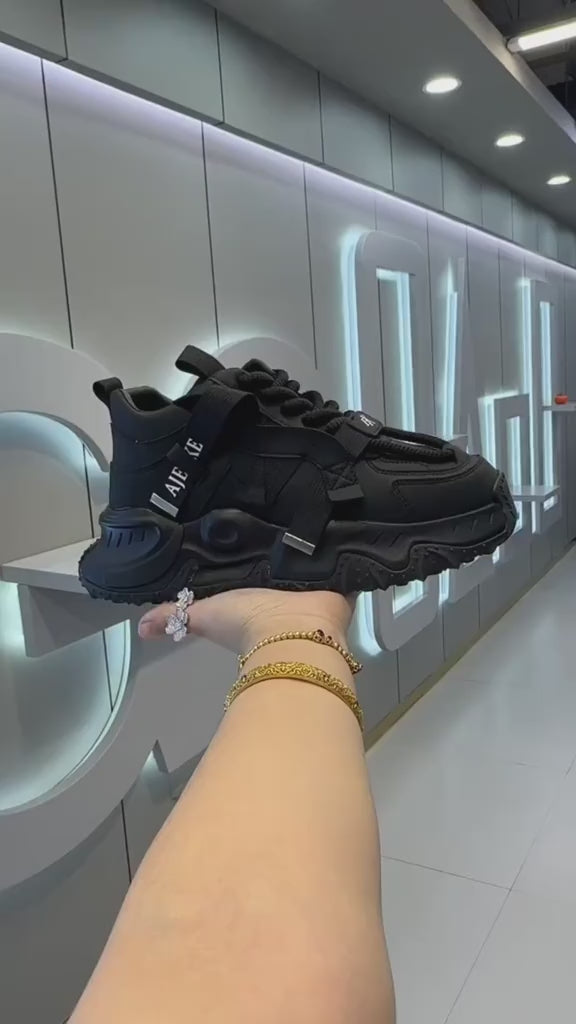 Premium men's flat-soled sneakers, model THNT040