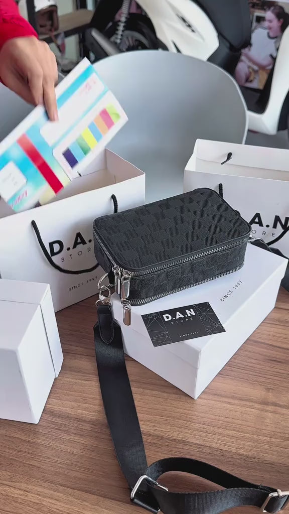 Checked pattern crossbody bag, special edition, code THNT050